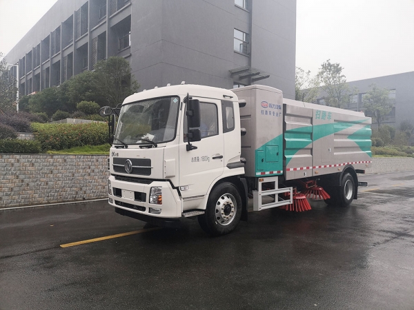 东风天锦纯电动扫路车