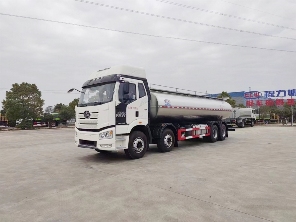 解放J6前四后八22吨鲜奶车