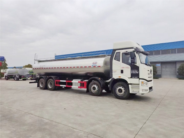 解放J6前四后八22吨鲜奶车