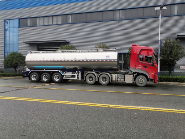 大型鲜奶运输半挂车33-35方