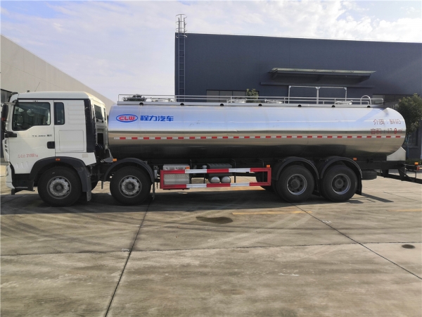 重汽前四后八鲜奶运输车22方