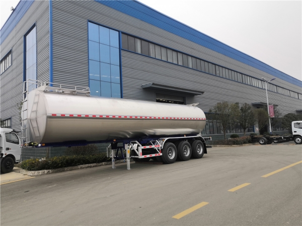 大型鲜奶运输半挂车33-35方