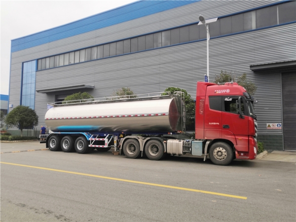 大型鲜奶运输半挂车33-35方
