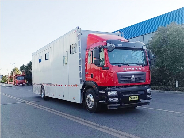 重汽汕德卡扩展式宿营车