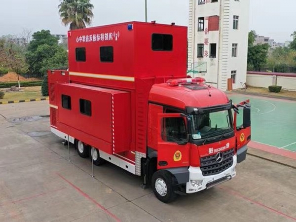 奔驰Arocs 3345 通讯指挥车