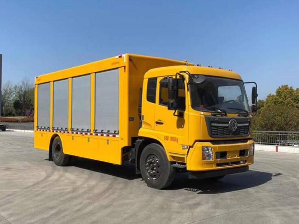 东风天锦装备车