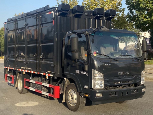 庆铃多功能装备车