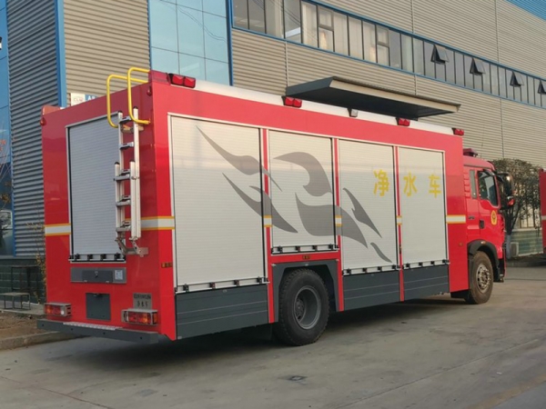 重汽豪沃净水车