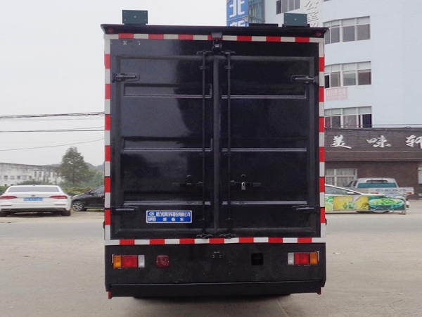 庆铃多功能装备车